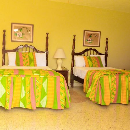 Sahara Dela Mer Inn Montego Bay Exterior photo