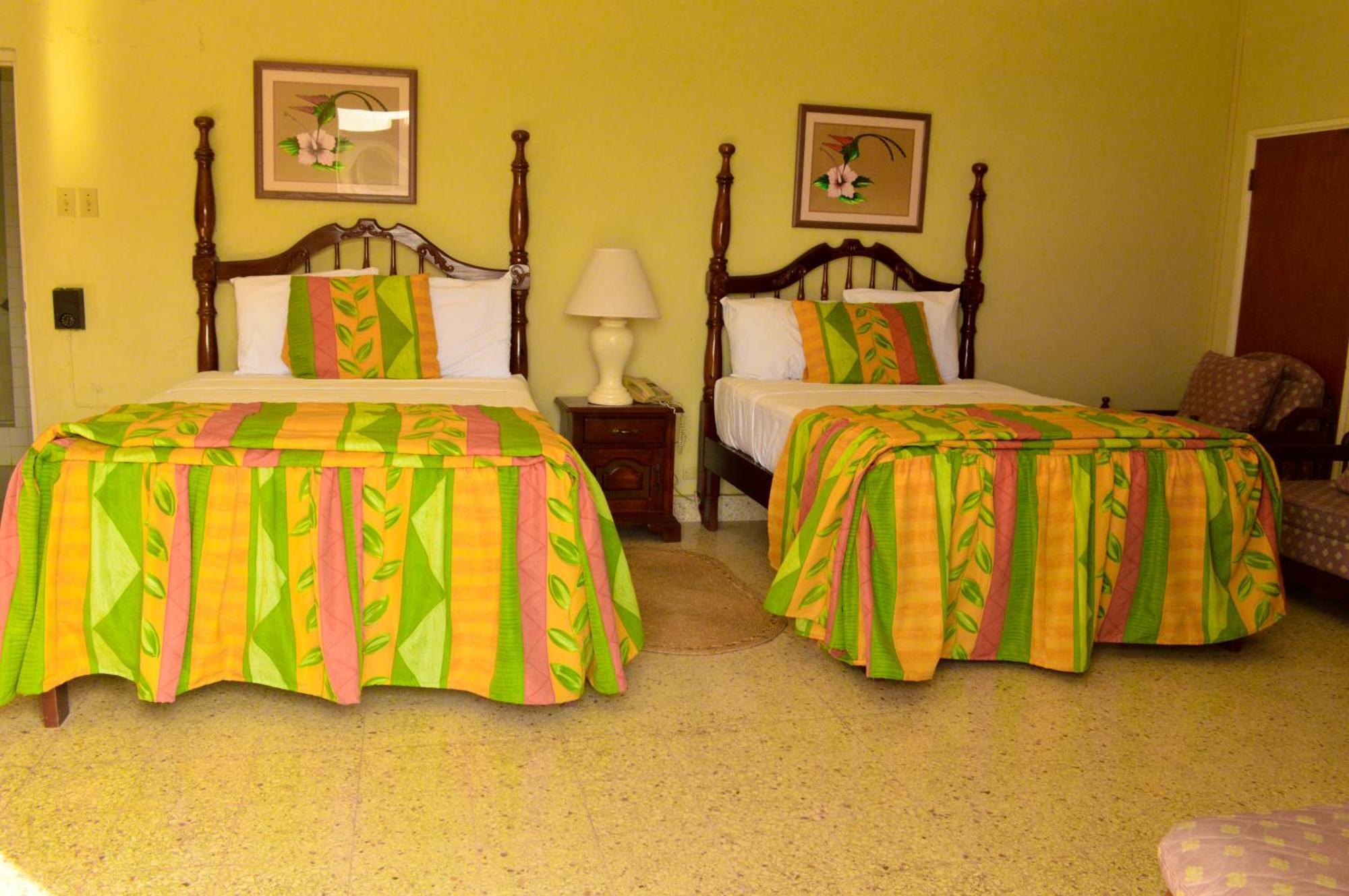 Sahara Dela Mer Inn Montego Bay Exterior photo