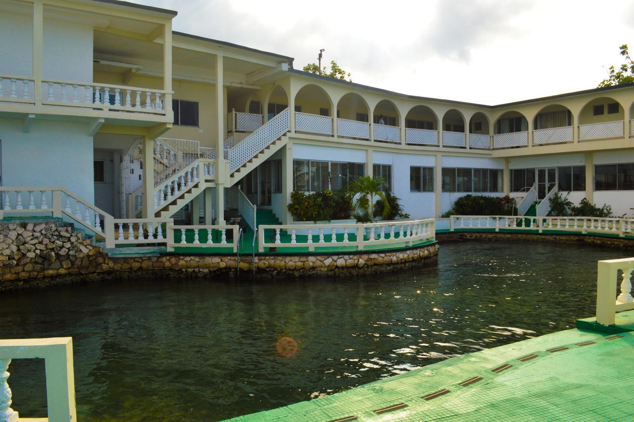 Sahara Dela Mer Inn Montego Bay Exterior photo