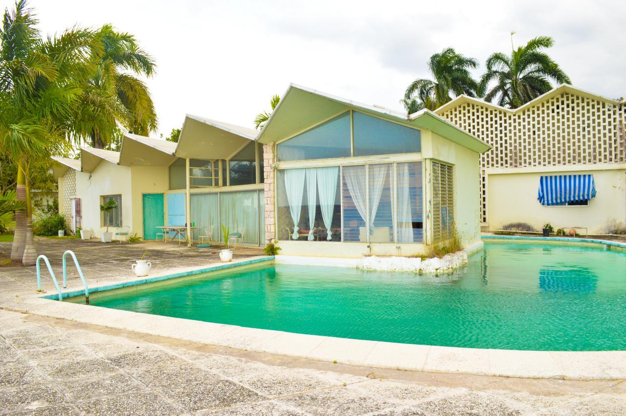 Sahara Dela Mer Inn Montego Bay Exterior photo