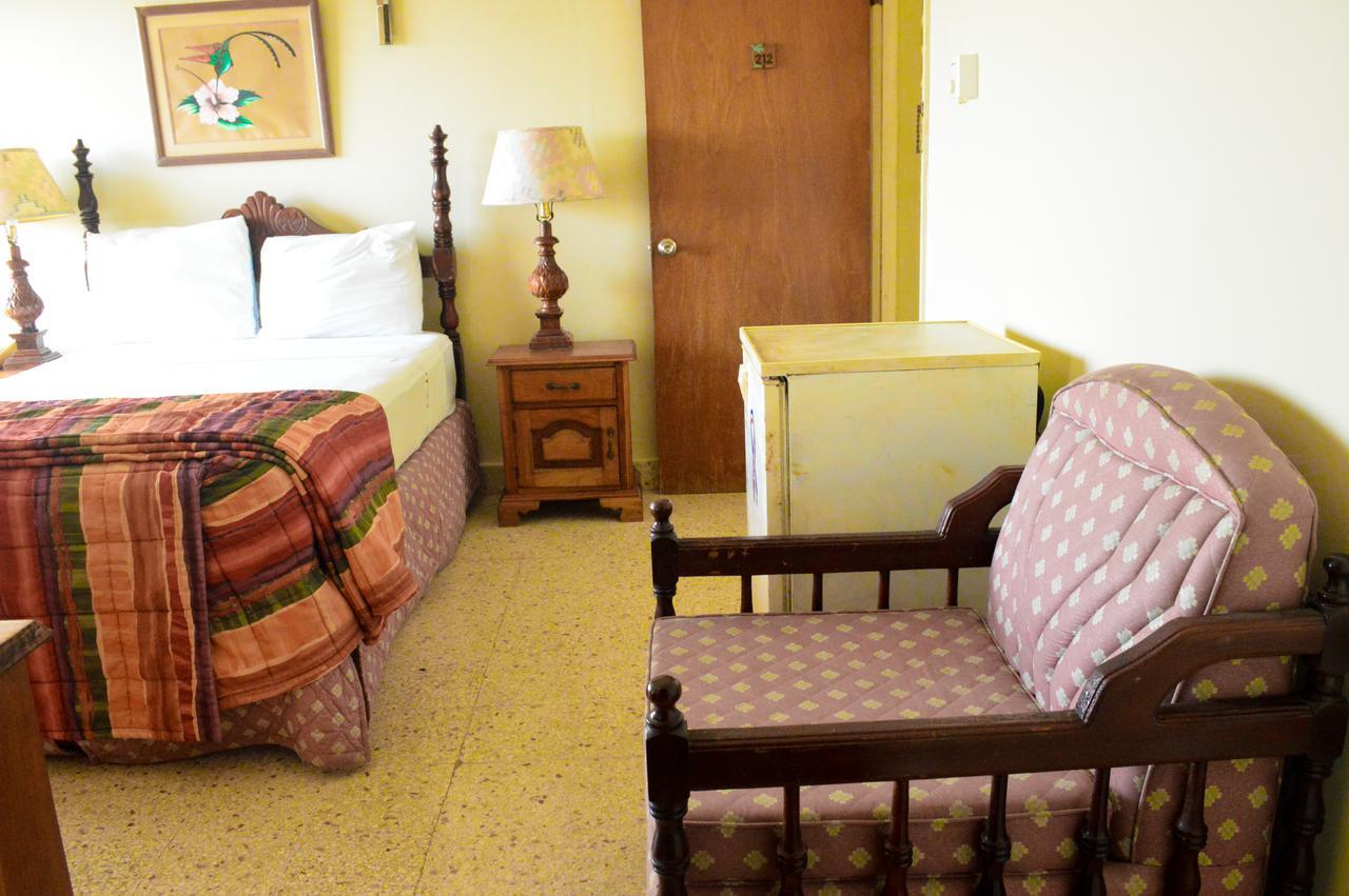 Sahara Dela Mer Inn Montego Bay Exterior photo